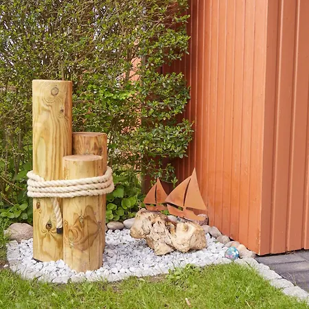 Am Dorfteich Lemkenhafen auf Fehmarn