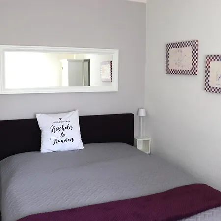 Am Dorfteich Lemkenhafen auf Fehmarn