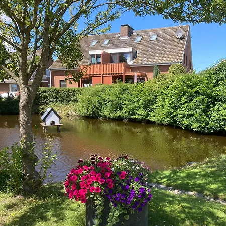 Am Dorfteich Lemkenhafen auf Fehmarn