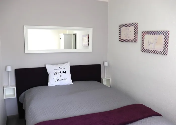 Am Dorfteich Lemkenhafen auf Fehmarn