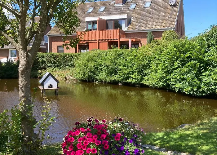 Am Dorfteich Lemkenhafen auf Fehmarn